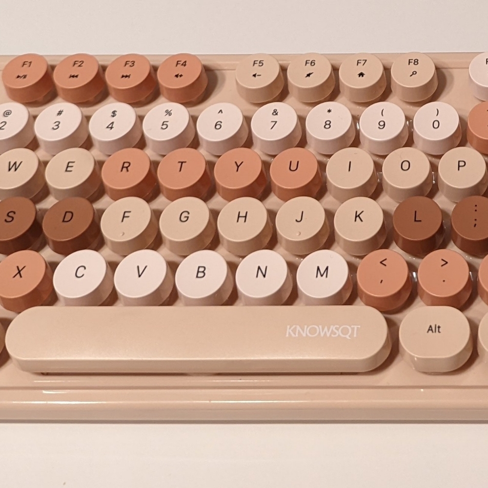 KNOWSQT Wireless Keyboard Milk Tea Color